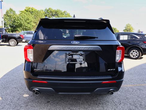 Used 2023 Ford Explorer XLT w/ Equipment Group 202A image 4