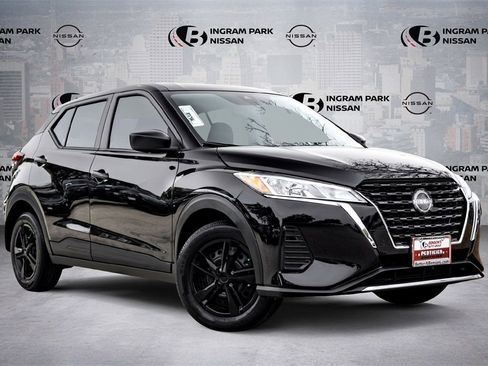 Used 2025 Nissan Kicks Play S image 1