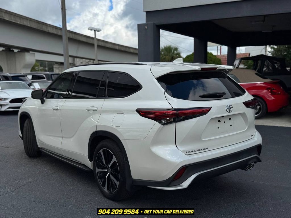 Used 2021 Toyota Highlander XSE FWD image 5