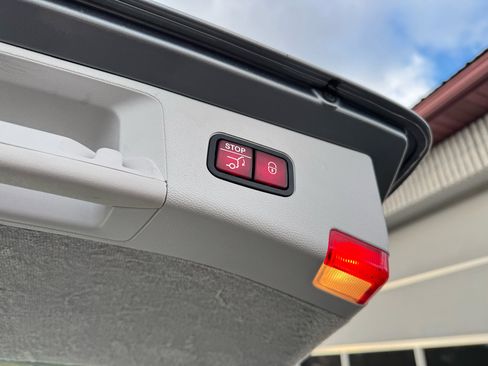 Used 2014 Mercedes-Benz E 350 4MATIC Wagon image 32