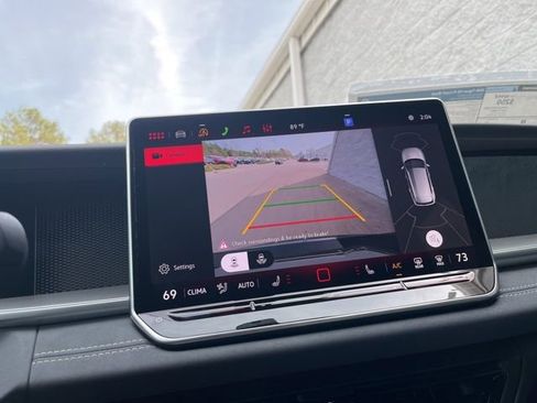 New 2026 Volkswagen Tiguan SE R-Line FWD image 14