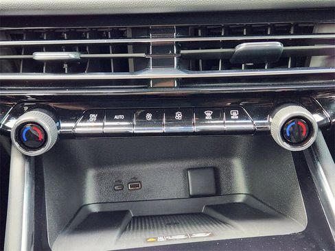 Used 2026 Chevrolet Traverse RS image 19