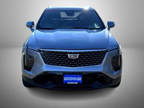 Used 2024 Cadillac XT4 Premium Luxury image 2