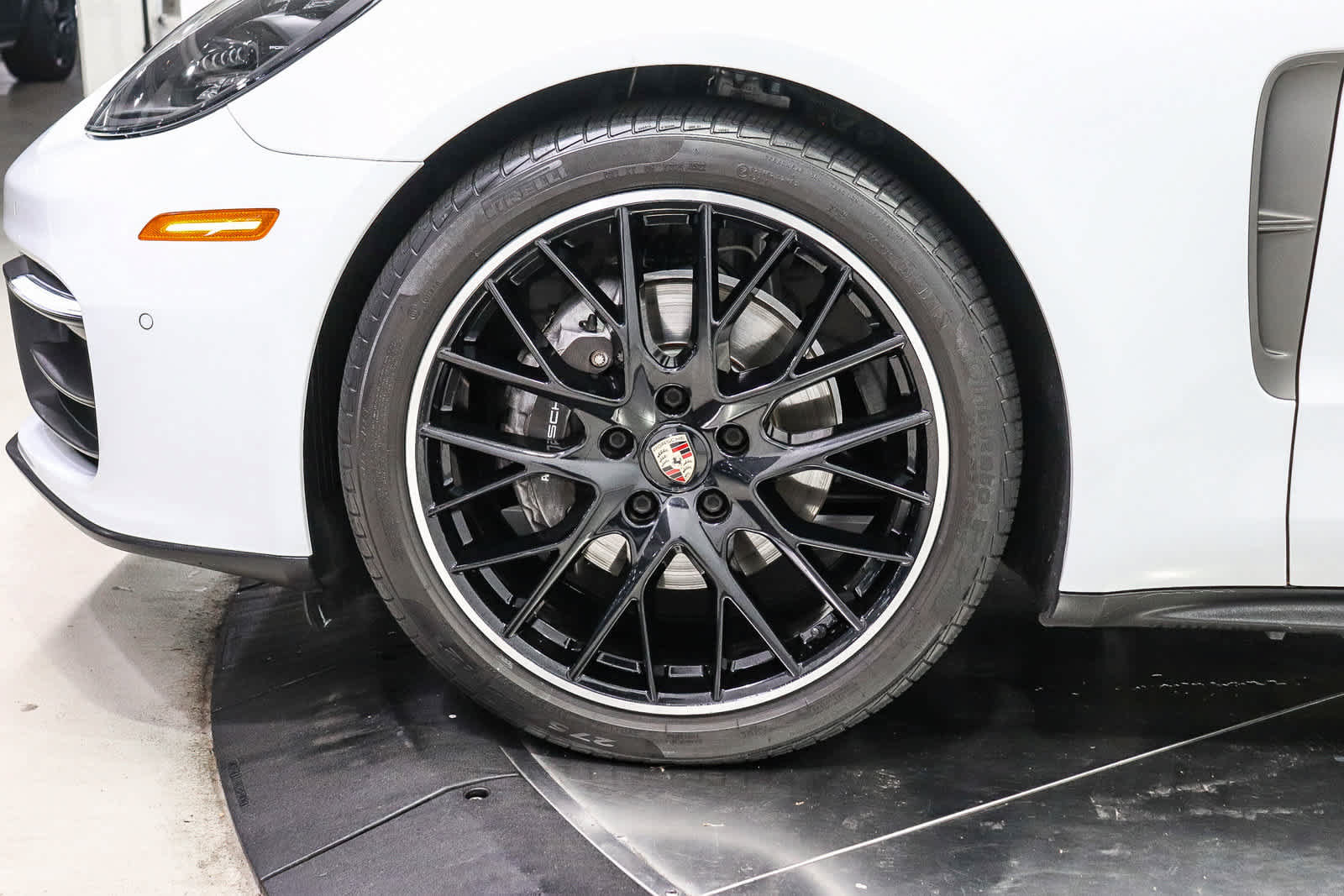 Used 2022 Porsche Panamera RWD image 10