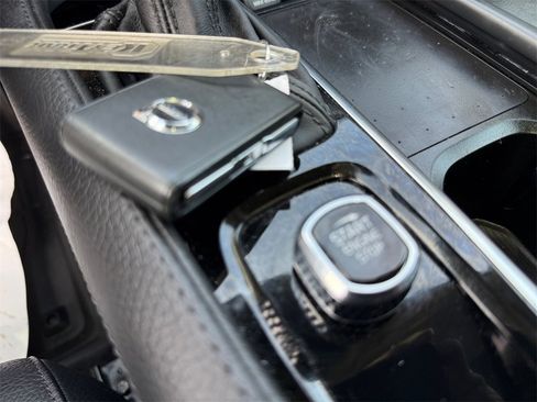 Used 2022 Volvo XC90 T6 Momentum w/ Climate Package image 32