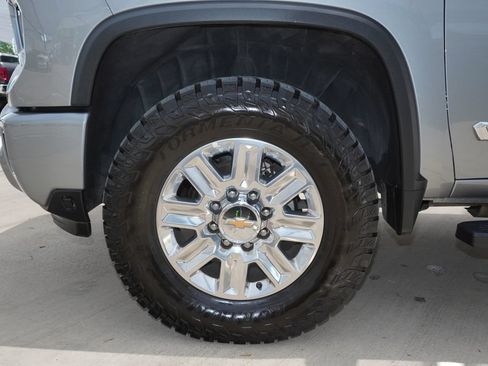 Used 2025 Chevrolet Silverado 2500 High Country w/ Technology Package AWD/4WD image 13