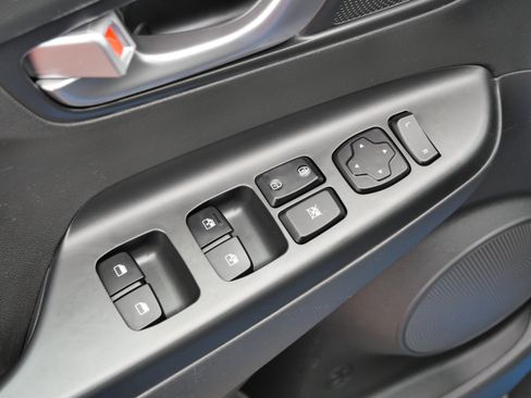 Certified 2022 Hyundai Kona SEL w/ Convenience Package image 19