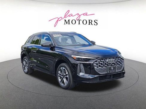 Used 2025 Audi Q5 Premium w/ Convenience Package AWD/4WD image 3