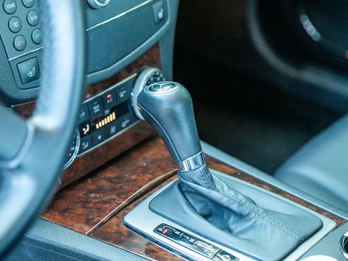 Used 2009 Mercedes-Benz C 300 Sedan image 25