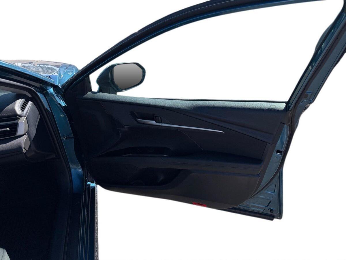 Used 2025 Toyota Camry LE FWD image 18