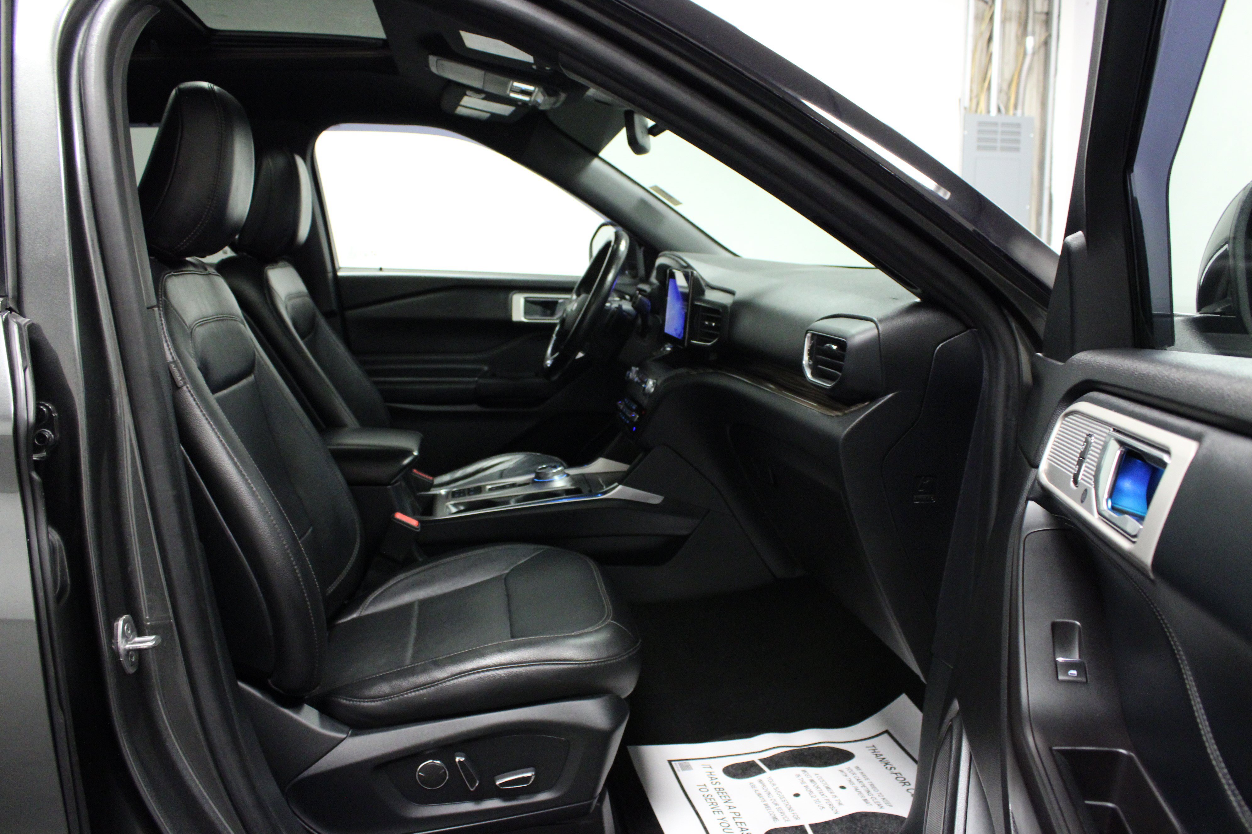 Used 2020 Ford Explorer Limited RWD image 17