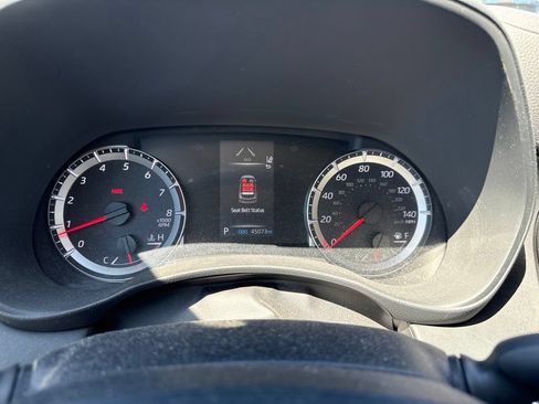 Used 2022 Toyota Highlander LE AWD/4WD image 19