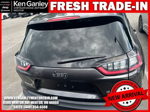 Used 2020 Jeep Cherokee Latitude Plus w/ Cold Weather Group AWD/4WD image 9