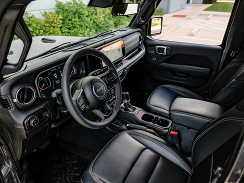 Used 2024 Jeep Gladiator Sport image 39