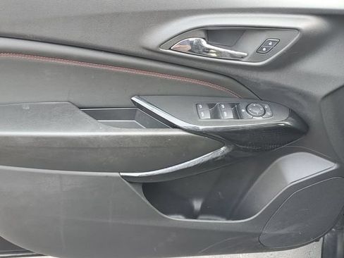 Used 2025 Chevrolet Trax RS w/ Sunroof Package FWD image 14
