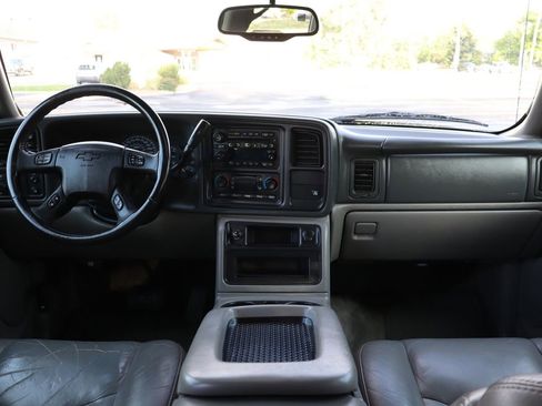 Used 2005 Chevrolet Avalanche Z71 w/ Sun And Sound Package AWD/4WD image 15