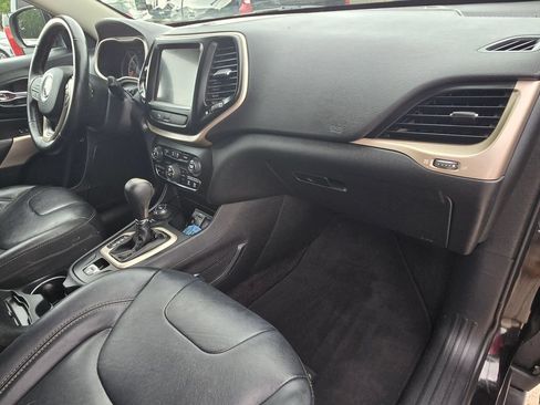 Used 2017 Jeep Cherokee Limited AWD/4WD image 21