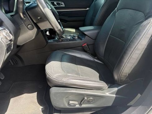 Used 2018 Ford Explorer Limited w/ Equipment Group 301A AWD/4WD image 11