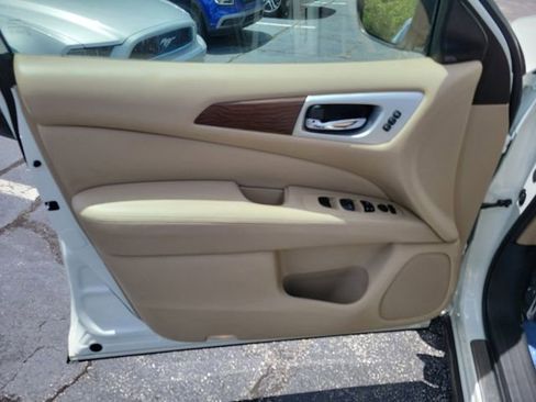 Used 2019 Nissan Pathfinder Platinum FWD image 16