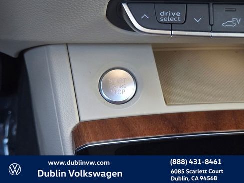 Used 2023 Audi Q5 e Premium w/ Convenience Package image 19