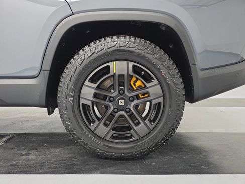 Used 2022 Rivian R1T Adventure image 10