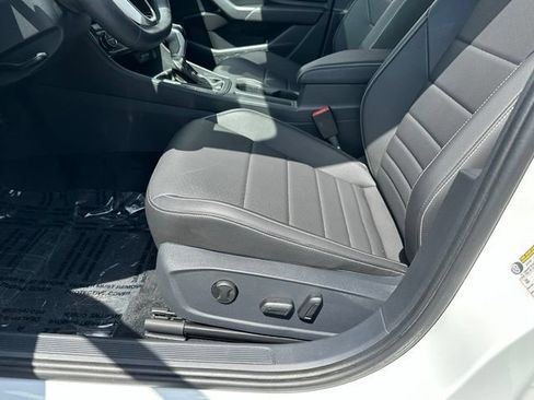 Used 2024 Volkswagen Jetta SE w/ Panoramic Sunroof Package FWD image 26