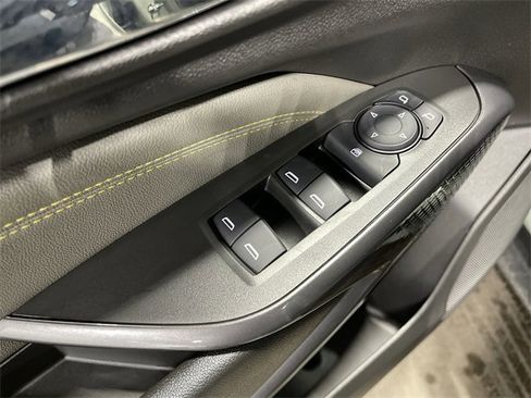 Used 2025 Chevrolet Trax ACTIV w/ Sunroof Package image 19