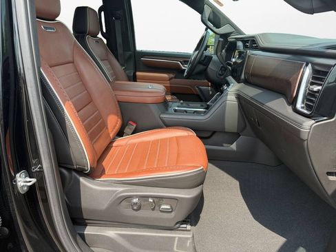 Used 2024 GMC Sierra 3500 Denali Ultimate AWD/4WD image 9