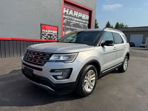 Used 2017 Ford Explorer XLT w/ Equipment Group 202A image 7