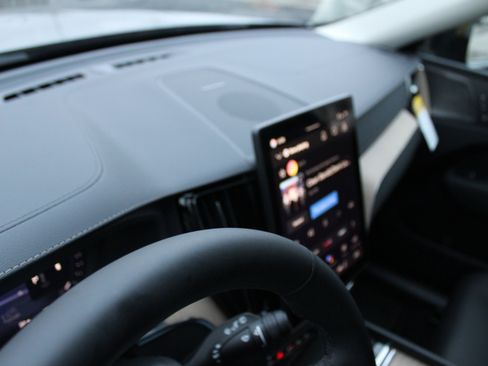 New 2026 Volvo XC60 B5 Ultra w/ Climate Package image 28