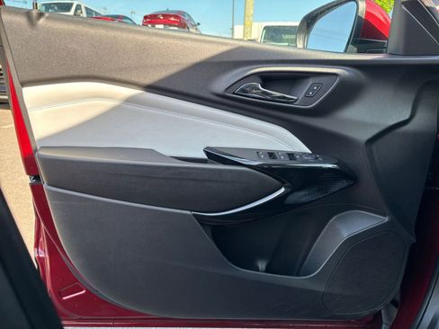 Used 2025 Chevrolet Trax LT image 18