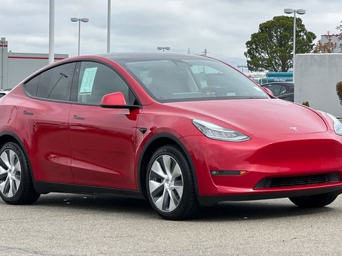 Used 2022 Tesla Model Y Long Range AWD/4WD image 5