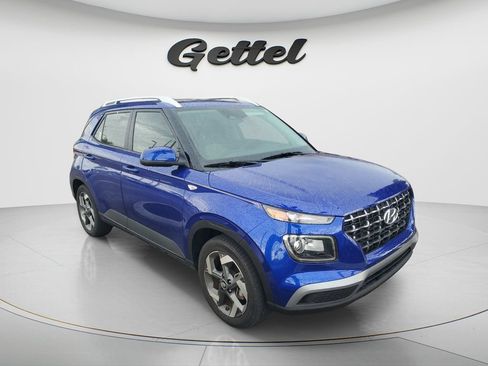 Used 2023 Hyundai Venue SEL FWD image 2