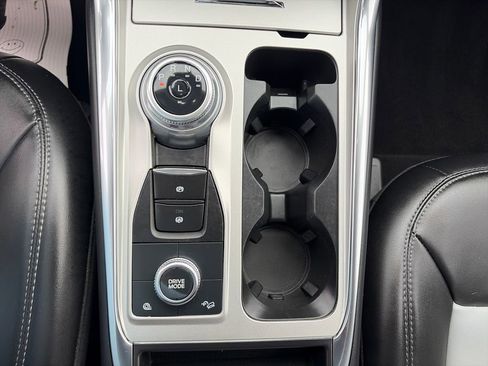 Used 2023 Ford Explorer XLT w/ Equipment Group 202A image 24
