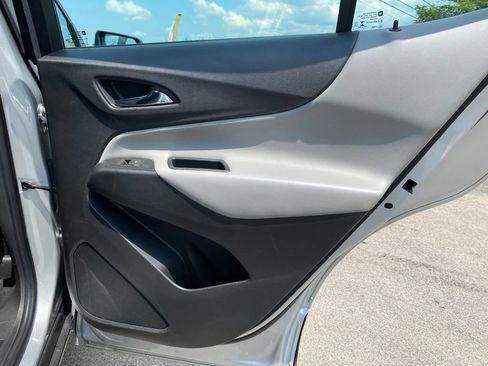 Used 2021 Chevrolet Equinox LS FWD image 32