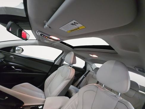 Certified 2025 Hyundai Elantra Limited FWD image 12