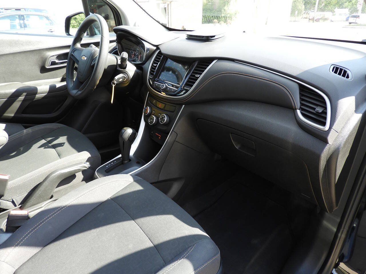 Used 2019 Chevrolet Trax LS FWD image 36