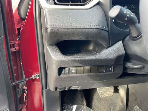 Used 2023 Toyota RAV4 XLE Premium image 32