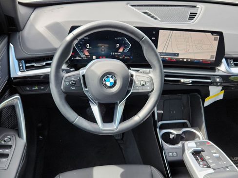 Used 2025 BMW X1 xDrive28i AWD/4WD image 9