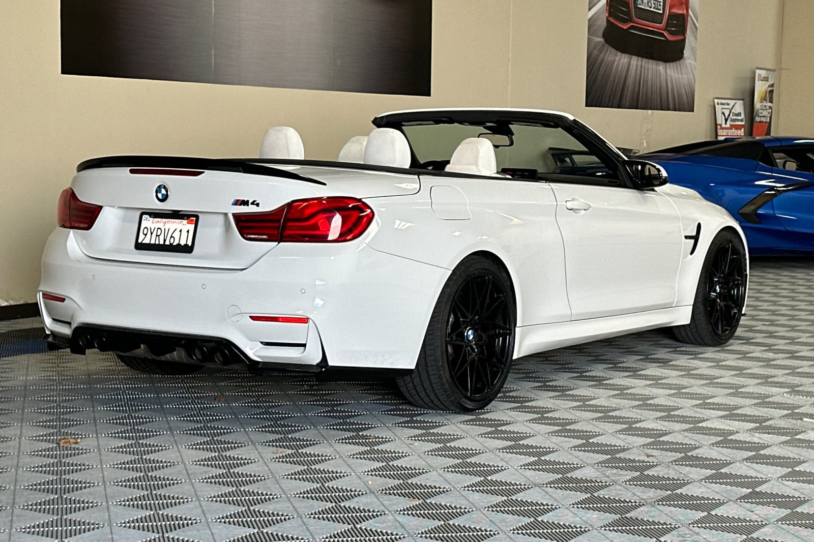 Used 2018 BMW M4 Convertible w/ Executive Package RWD image 4