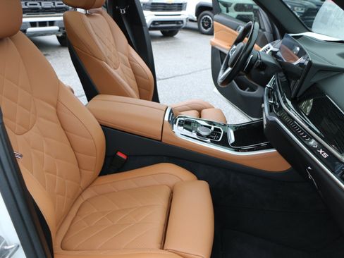 Used 2024 BMW X5 sDrive40i w/ M Sport Package RWD image 31