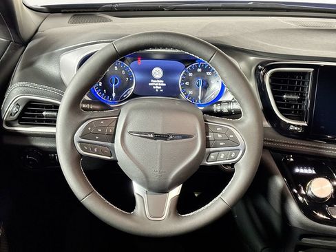 New 2026 Chrysler Pacifica Select FWD image 12
