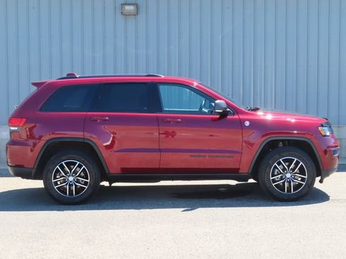 Used 2018 Jeep Grand Cherokee Trailhawk w/ Trailhawk Luxury Group AWD/4WD image 3