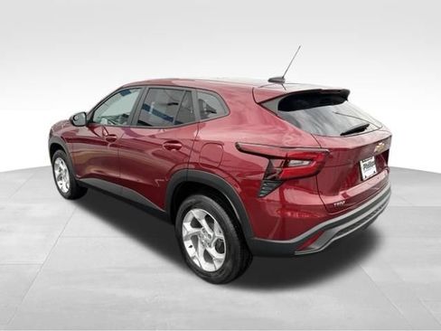 Used 2024 Chevrolet Trax LS w/ LS Convenience Package FWD image 10