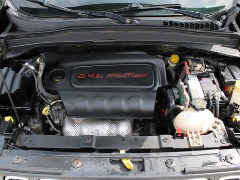 Used 2015 Jeep Renegade Latitude image 17