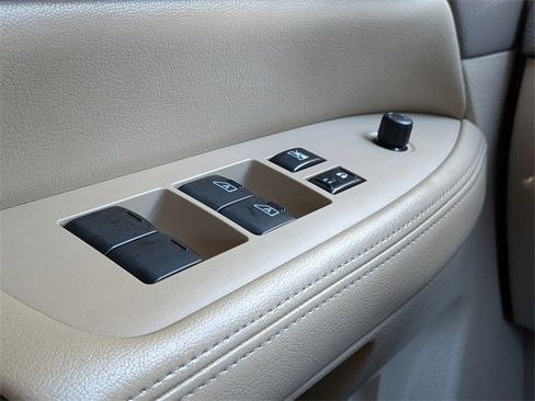 Used 2013 Nissan Armada SL image 26