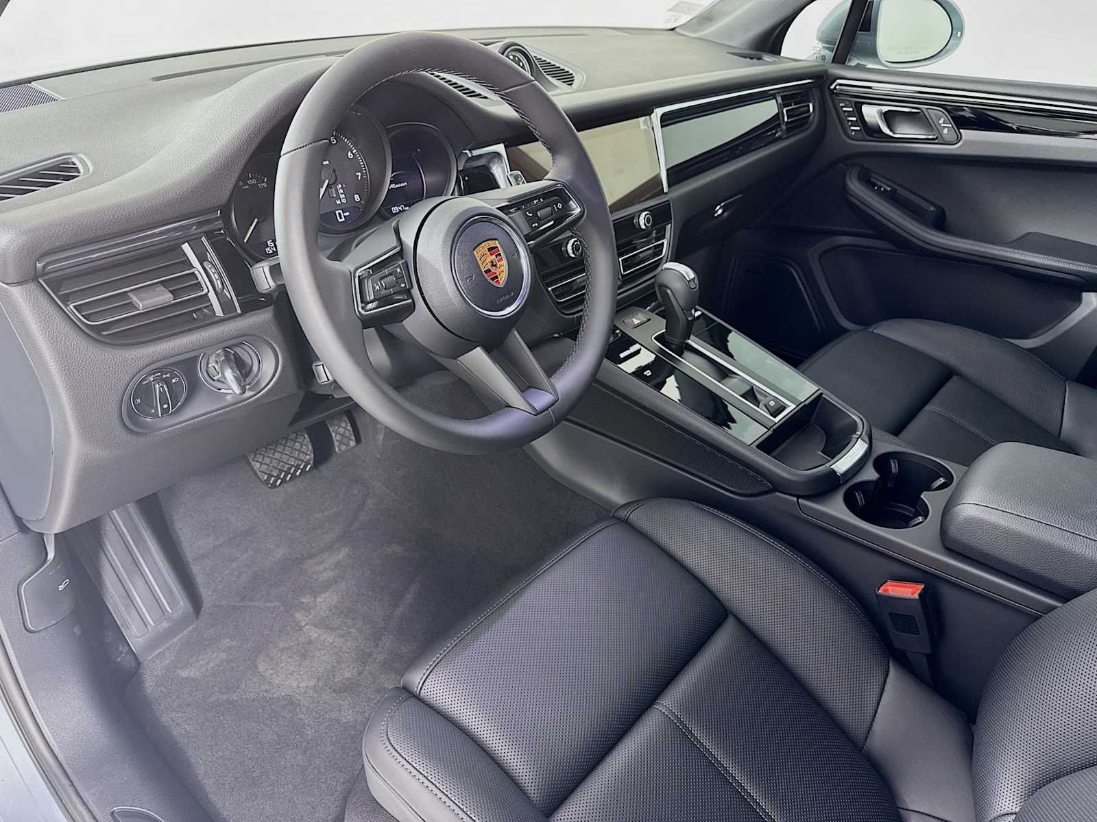 Used 2026 Porsche Macan AWD/4WD image 4