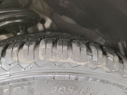 Used 2016 Toyota Camry LE image 5