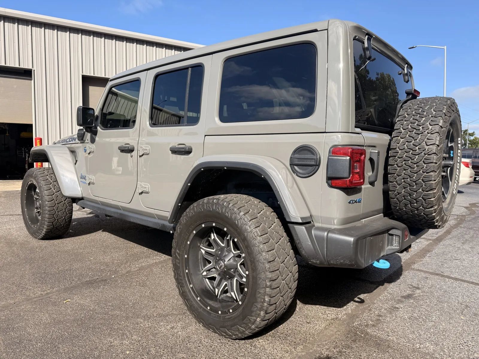 Used 2021 Jeep Wrangler Unlimited Rubicon 4xe w/ Cold Weather Group AWD/4WD image 2