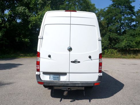 Used 2016 Freightliner Sprinter 2500 image 4